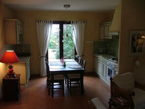 House | Private kitchen | Fridge, microwave, oven, dishwasher - Luxurious Holiday Home in Ajat With Pool (Ajat)