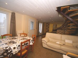 DVD player - Alluring Holiday Home in L'armor-pleubian With Terrace (Pleubian)