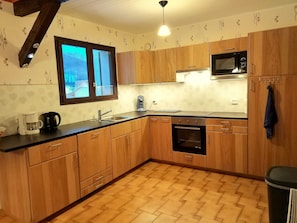 Chalet | Private kitchen - Cozy Chalet Escape in the Alps (Saint-Jean-de-Vaulx)