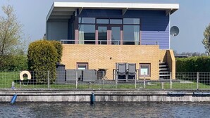 Unclassified image, 2 of 7, button - Comfy Holiday Home With a Private Jetty, in Lemmer (Lemmer)