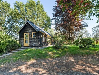 Beautiful Farmhouse in Valthe With Garden