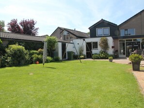 Exterior - Spacious Holiday Home in Limmen With Terrace (Limmen)