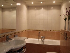 House | Bathroom - Spacious Holiday Home in Limmen With Terrace (Limmen)