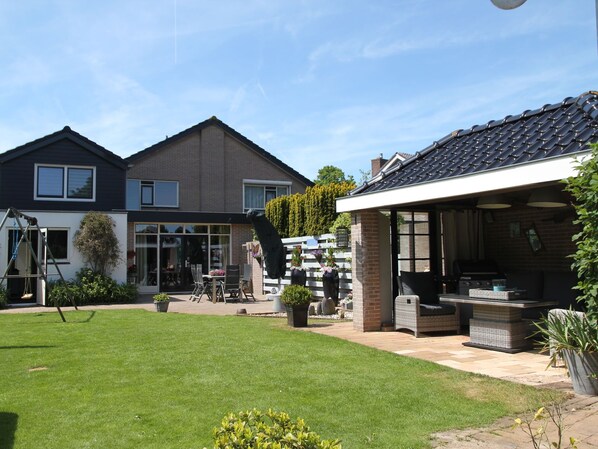 Exterior - Spacious Holiday Home in Limmen With Terrace (Limmen)