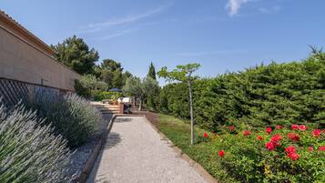 Villa | Garden