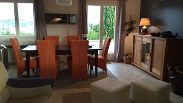 Villa | Dining