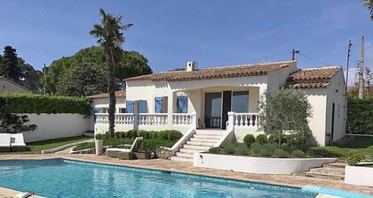 Gorgeous Villa in Montcaret With Private Swimming Pool