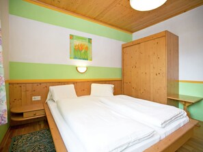 2 habitaciones, muebles diferentes y ropa de cama 