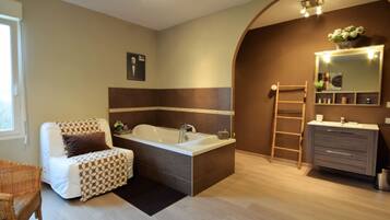 Villa | Bilik Mandi | Tab mandi