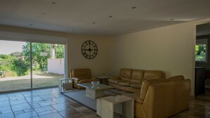 Villa | Living room - Modern House With Privat Pool Near the Most Beautiful Places on the River Lot (Montayral)