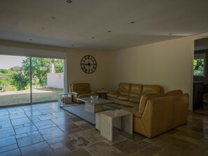 Living room - Modern House With Privat Pool Near the Most Beautiful Places on the River Lot (Montayral)