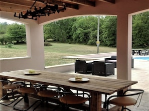 Outdoor dining - Modern House With Privat Pool Near the Most Beautiful Places on the River Lot (Montayral)