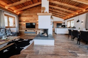 Living area - Nationalpark Chalet Tulpspitze (Neukirchen am Grossvenediger)