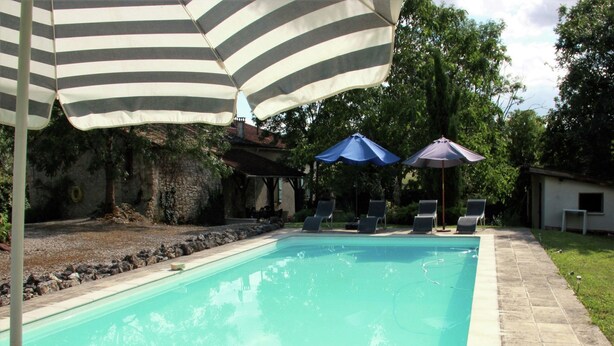 Outdoor pool - Wonderful Authentic French House With Private Pool in a Stunning Location (Bourg-de-Visa)