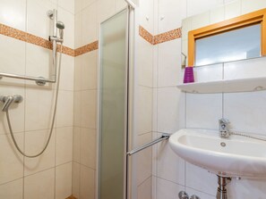 Apartment | Badezimmer | Dusche, Handtücher