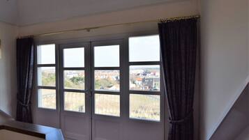 Minibar, individually furnished, bed sheets