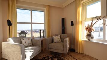 Fireplace, DVD player