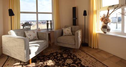 Luxurious Holiday Home With Billiards Table and Sauna, Atop the Dunes in De Koog