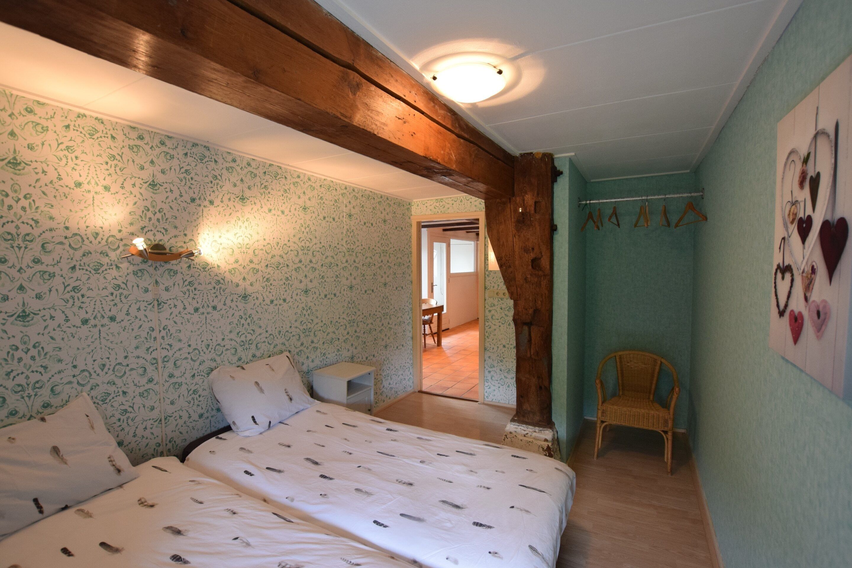 House | 6 bedrooms, individually furnished, bed sheets