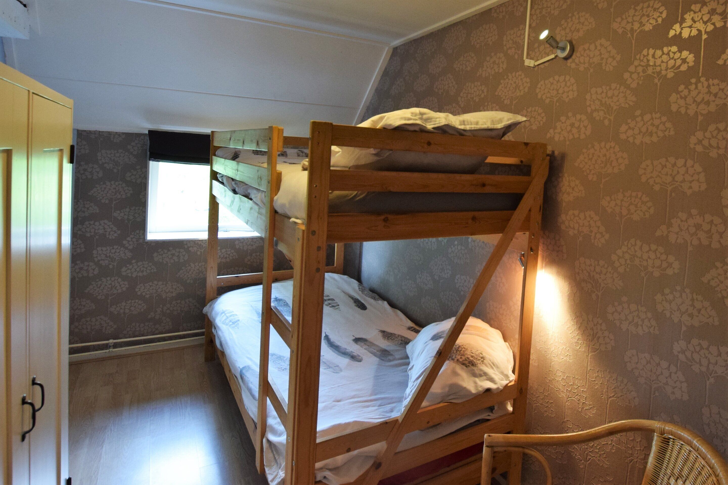 House | 6 bedrooms, individually furnished, bed sheets