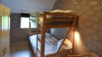 House | 6 bedrooms, individually furnished, bed sheets