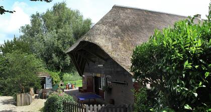Quaint Farmhouse near River in Oosterwijk
