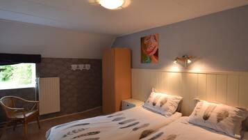 6 bedrooms, individually furnished, bed sheets