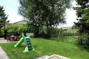 House | Garden - Quaint Farmhouse near River in Oosterwijk (Oosterwijk)