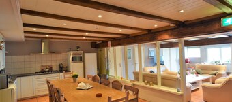 Quaint Farmhouse near River in Oosterwijk