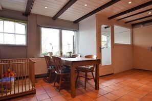 House | Game room - Quaint Farmhouse near River in Oosterwijk (Oosterwijk)