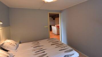 House | 6 bedrooms, individually furnished, bed sheets