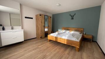 5 bedrooms, individually furnished, bed sheets