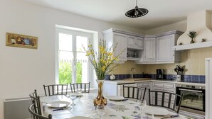 Dining - Charming Holiday Home in Vaison-la-romaine With Private Pool (Vinsobres)