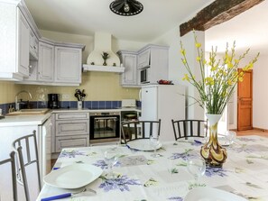 Dining - Charming Holiday Home in Vaison-la-romaine With Private Pool (Vinsobres)