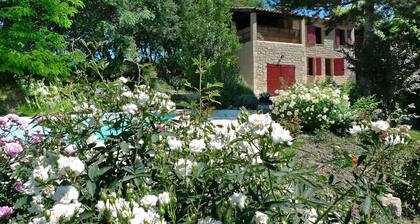 Cozy Holiday Home in Reillanne With Swimming Pool