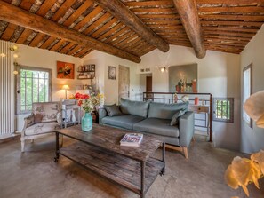 Living room - Cozy Holiday Home in Reillanne With Swimming Pool (Reillanne)