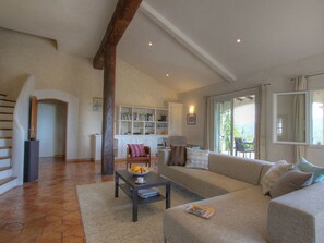 Villa | Living room | DVD player - Quaint Villa in Pignans With Swimming Pool (Pignans)