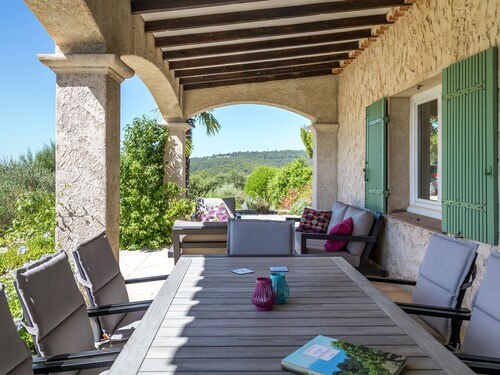 Quaint Villa in Pignans With Swimming Pool