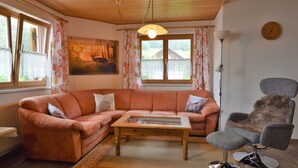 Apartment | Living room - Spacious Apartment With Garden in Bürserberg (Buerserberg)