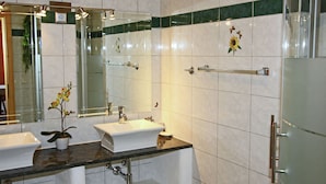 Apartment | Bathroom - Spacious Apartment With Garden in Bürserberg (Buerserberg)