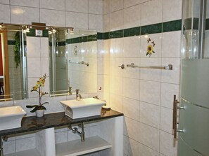 Apartment | Badezimmer | Dusche