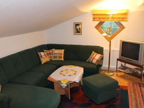 Apartment | Living room - Modern Apartment in Salzburg With Garden (Filzmoos)