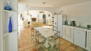 Villa | Cuisine privée | Cafetière-théière, réfrigérateur, four à micro-ondes, un four
