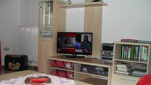 House | Living room - Holiday Home in Paldau With Balcony, Terrace, Garden,parking (Paldau)
