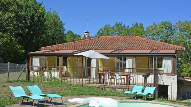 Outdoor pool - Spacious Villa in Saint-marsal With Swimming Pool (Saint-Marsal)
