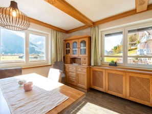 Dining - Peaceful Apartment in Stuhfelden near Ski Area Kirchberg (Stuhlfelden)