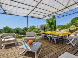 House | Balcony - Splendid Holiday Home in Espère France With Private Pool (Espere)