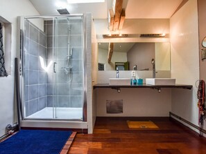 House | Bathroom - Splendid Holiday Home in Espère France With Private Pool (Espere)