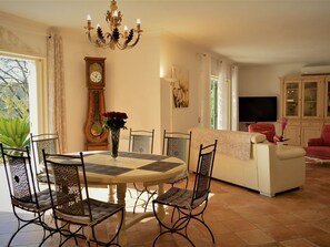Dining - Peaceful Villa in Saint Paul de Vence With Swimming Pool (Saint-Paul-de-Vence)