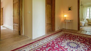 5 bedrooms, individually furnished, bed sheets - Expensive Mansion in Lauzun With Pool and Garden (Lauzun)